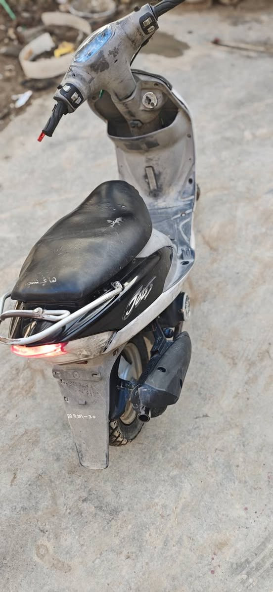 سلام عليكم
اعيد النشر بسبب الوعود الكاذبه 

دراجه ماكس منغول كفاله كفاله 
دراجه كلها ختم واحد محرك 49بلاد ما مفتوح صالنصه fm ولبلاديه موجوده كفرات بلاد دراجه نضيفه كلش و الايت مالها موجود دراجه كلها بلاد ما نقصها شي بيها قبق فلاوين وبيها يده مال بريك تزويد 
سعر الدراجه 280 الف قفل قفل او مراوس ب ايفون برو ماكس حسب القناعه 
متواجد  فيس خاص
الهاتف ***********
