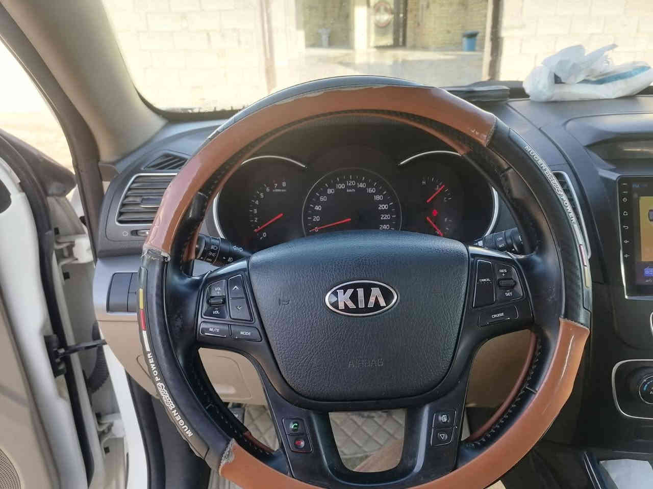 سلام عليكم سياره سورنتو موديل 14 بيه اربع قطع مكينه 6 سندر سبع راكب سياره خليجي ***********
