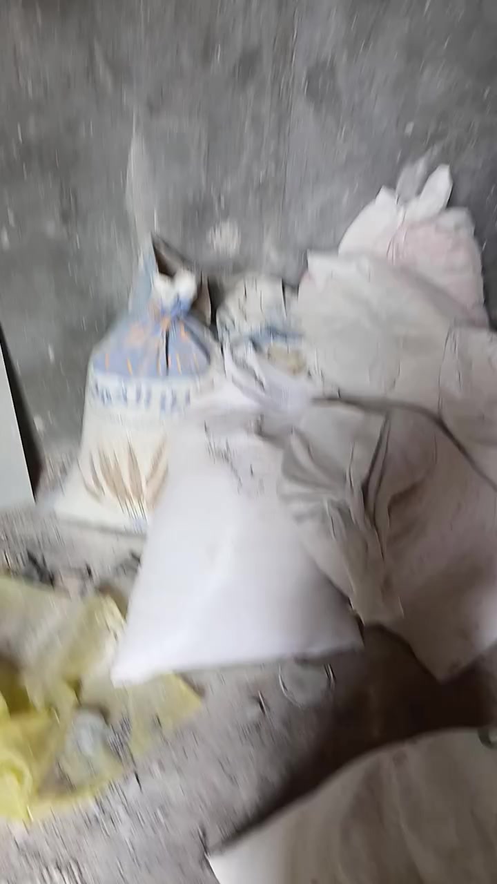 اذا اكو ناس محتاجه جص خلي يجي ياخذه ابلاش ناصريه يم صلات الجمعه***********
