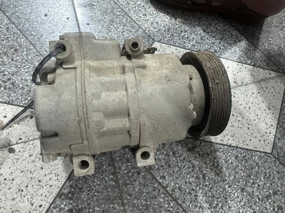 يوجد كمبريسر مال سورنتو 2014شغاله V6***********

