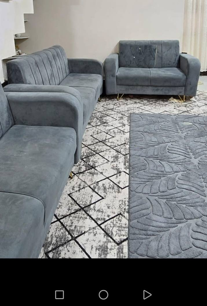 السلام عليكم تخم اخو الجديد
2 كبار 
1وسط
2 كراسي 

السعر 250 وبي مجال 

***********
العنوان الشهامه
