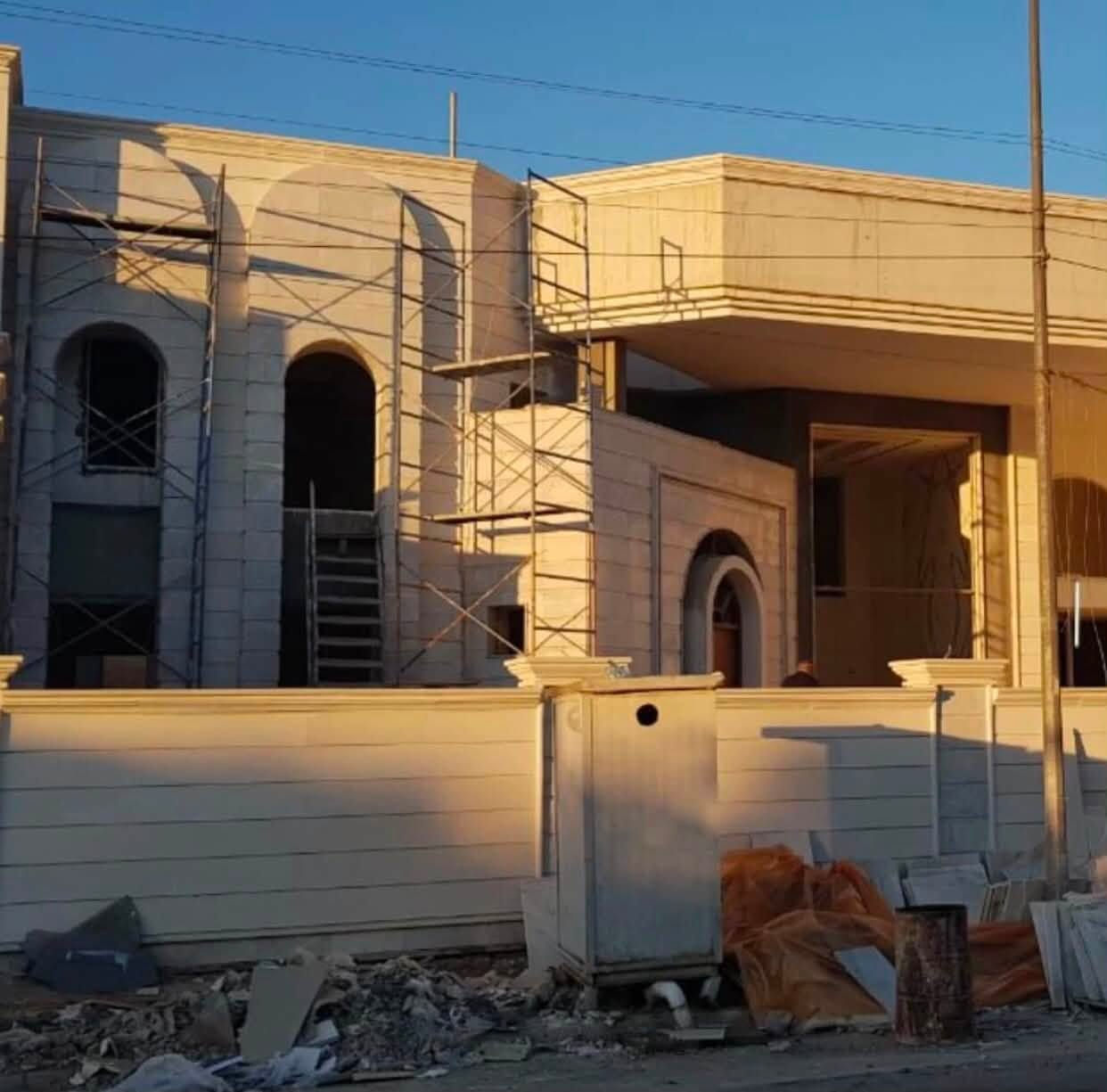 في مكتب الروان ، نؤمن بأن كل مشروع هو فرصة لأبتكار شيء استثنائي. ولهذا السبب ، يضم مكتبنا نخبة من الكوادر الهندسية والفنية المتخصصة التي تعمل بشغف لضمان اعلى معايير الجودة في كل تفاصيل مشروعك . 
من التصميم الى التنفيذ نضمن لك :
✔️ كفاءة تنفيذ عاليه : لترجمة رؤيتك بدقه واحترافيه . 
✔️ جمالية تصميمية متميزه : لخلق مساحات تعكس ذوقك واحتياجاتك . 
لا ترضى بأقل من التميز دع مكتب الروان يكون شريكك في بناء مستقبلك .
تواصلوا معنا الان على الرقم : ***********
زورونا في مكتبنا : ديالى الخالص مقابل جامع الخالص الكبير.
