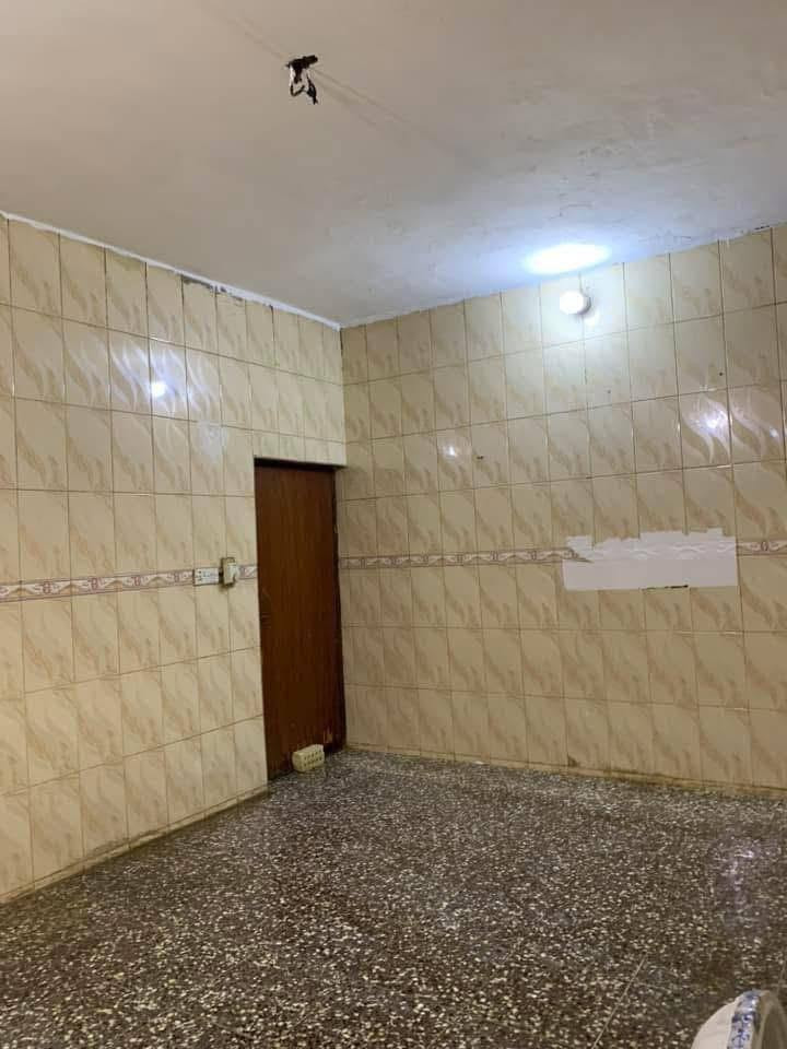 السلام عليكم
بيت 200م طابو ملك صرف بشارع مدرسة الخيرات الابتدائية 
الواجهة 10النزال 20بسعر مناسب جداً للاستفسار كامل الخدمات ***********
