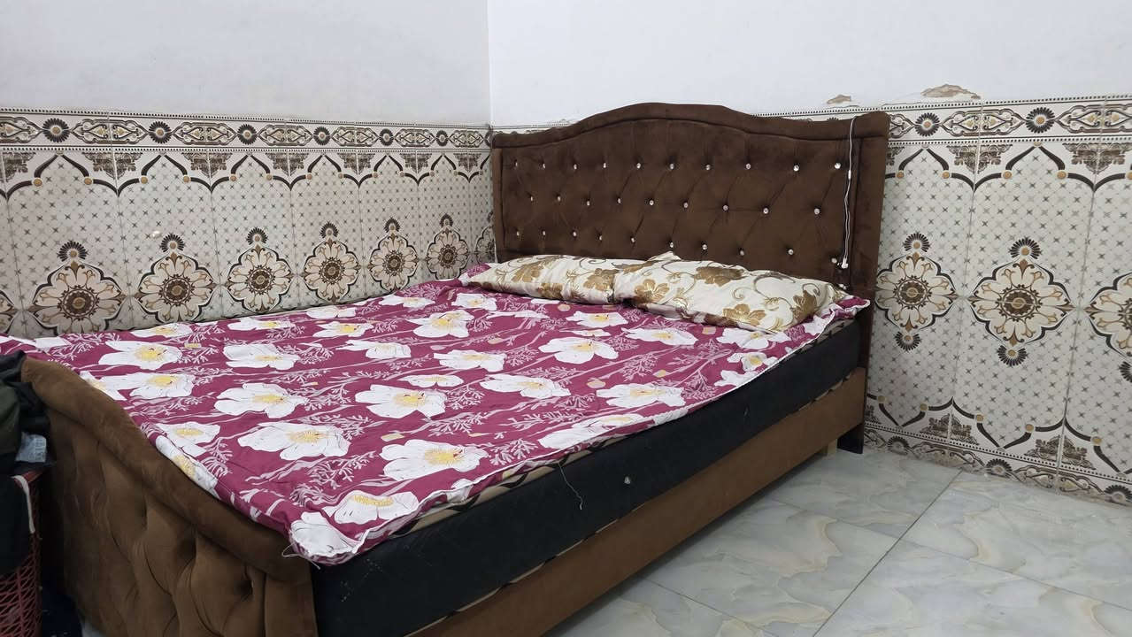 السلام عليكم 
سرير نفرين للبيع نضيف استعمال قليل ٢٠٠ الف وبيها مجال 
للستفسار: ***********
