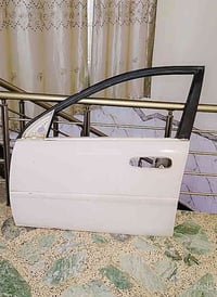 عندي باب اوبترا مال السائق  الباب نضيف مابي اي شكال مكاني بغداد المدين...