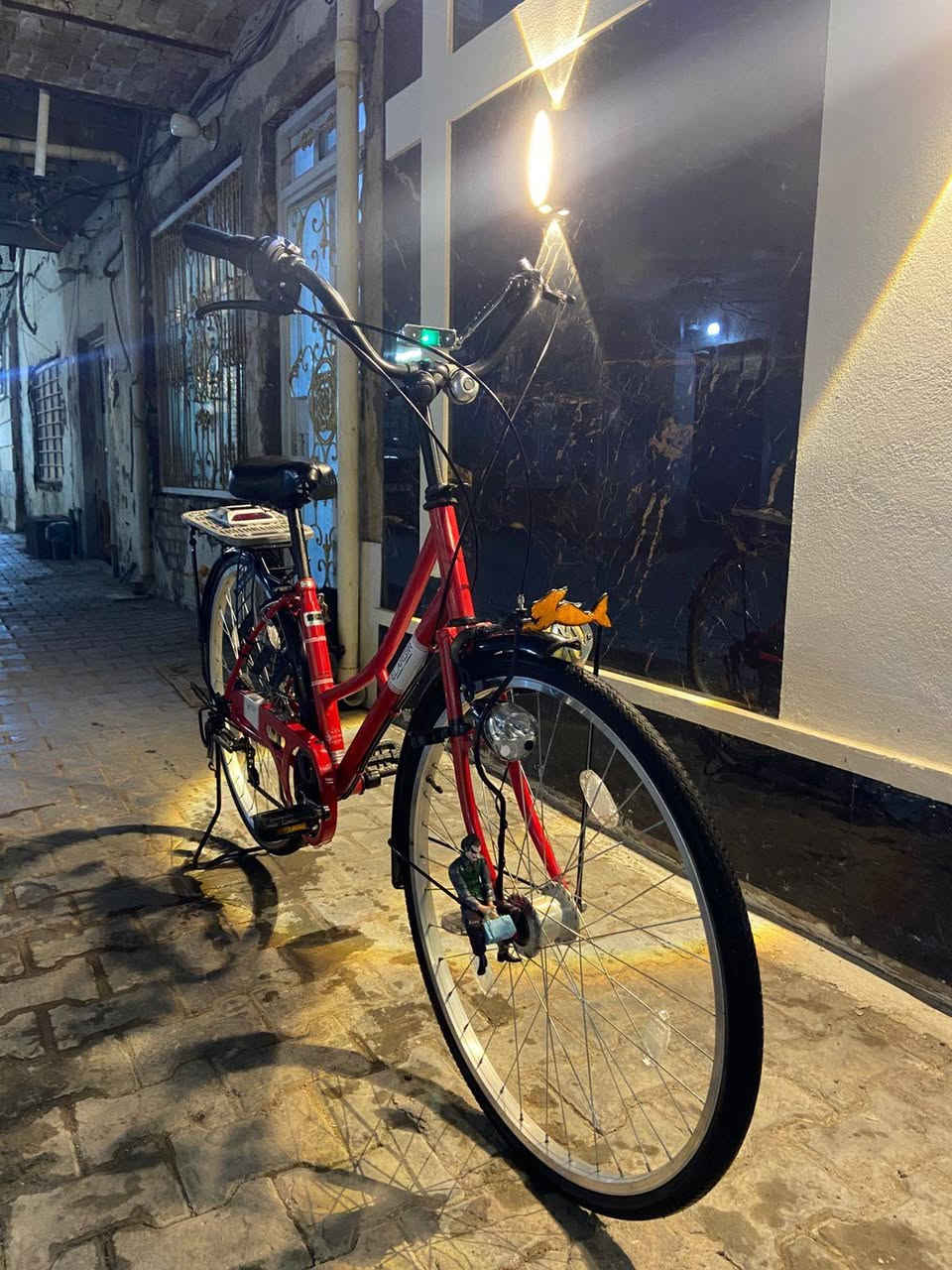 السلام عليكم بيسكل بناتي حجم 26 وموديل 21 كير وحساس 125وبي مجال مكاني بغداد الجديده رقم تلفون ***********
