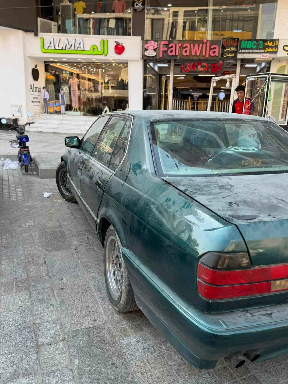 BMW 735i 1993
للبيع فقط

السعر 35$ ورقة 

مكينة تخبل + گير جديد + تبريد + هزة جديدة ورقم الماني بغداد تحويل ثاني يوم 

السيارة اصل 735 

يرادلها تلحيظات بالكشر والداخل مثل ما موضح بالصور 

مكانها زيونة / شارع الربيعي 

للتواصل واتساب ***********

