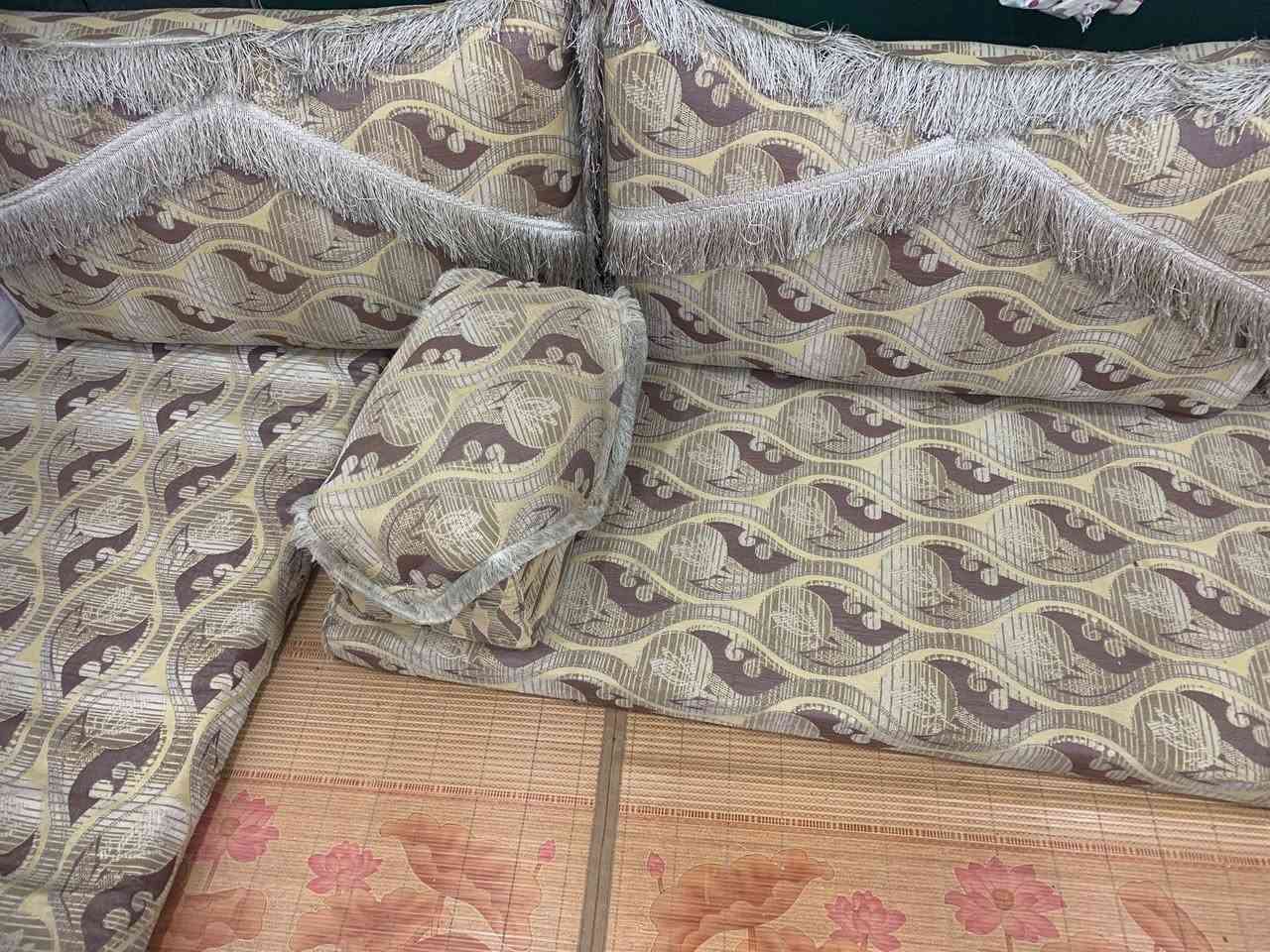 سلام عليكم
جلسه عربيه سعودي نظيفه جدا لانازله ولابيه ظرر سعره ٢٢٥ وبيه مجال مكاني كربلاء *********** تكفي قياس ٧&٤

