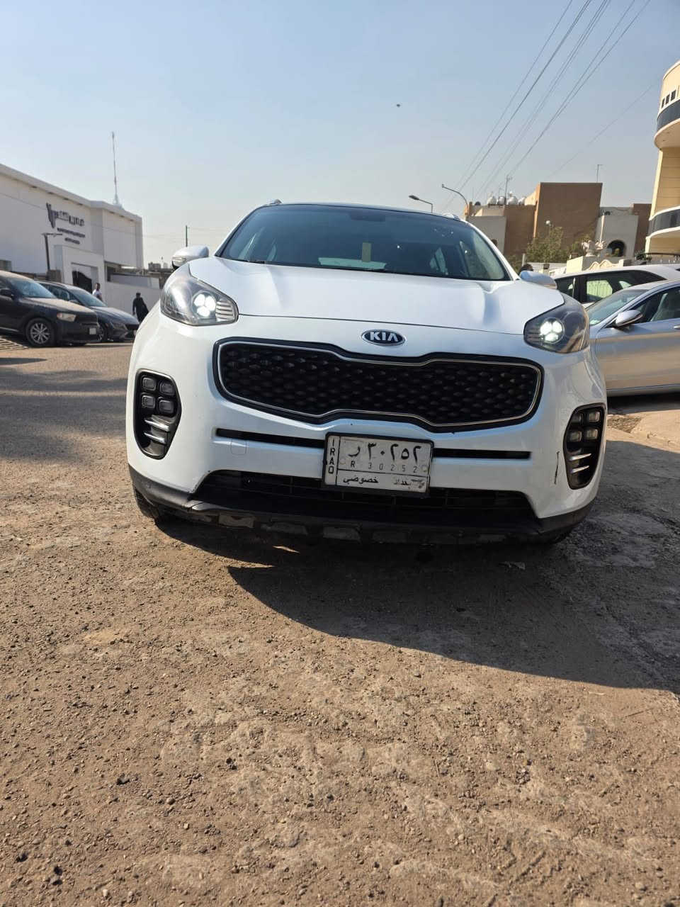 السلام عليكم
سبورتج للبيع موديل 2017 وارد كوري 
السيارة مكفوله من الصبغ فقط تعجات بسيطه تصلح عل بارد
كير محرك مكفول محرك 1600GDi
موصفات السيارة 
بنوراما
بصمه تشغيل 
تبريد قطعتين
تبريد شغال ثلج
رقم بغداد
تحويل ثاني يوم
مكاني بغداد
السيارة بيه سونار 
السعر 153وبيه مجال
***********
