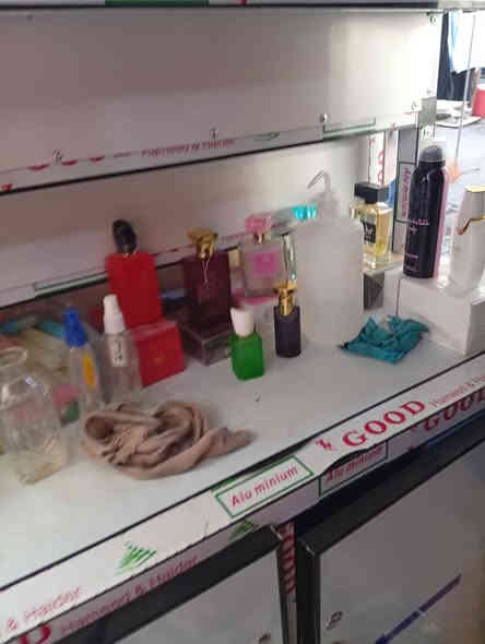 السلام عليكم متاح ميز  مع عطور مركزه فرنسيه 50 تقريبا ربع مع علب مع شيشة عطور 13درزن عطور للاستفسار الاتصال مكاني كوت مركز المدينة  سبب البيع غير متفرغ ***********
