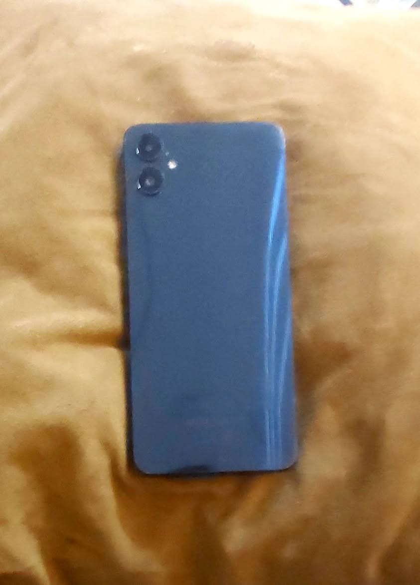 للبيع سامسونك A05 ذاكرة ٦٤ج مكفول من التصليح والعطل والخلل والتبديل..السعر ٨٥ هاتف *********** الحسينية الجريخي
