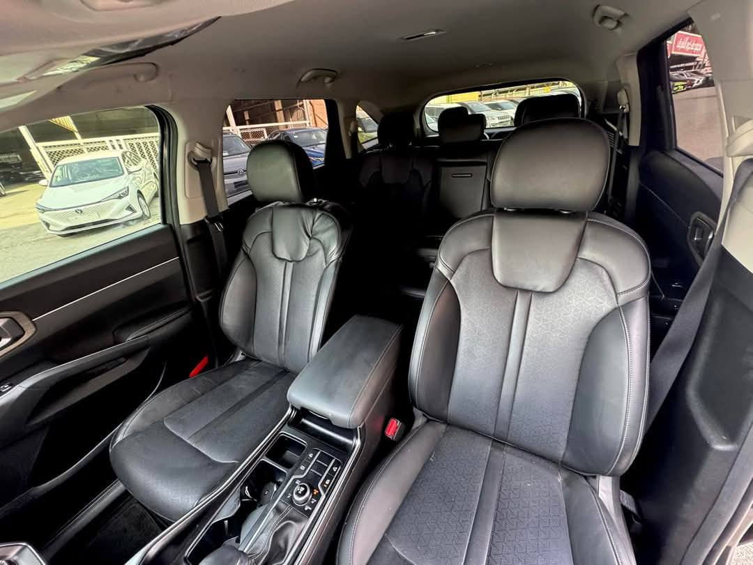 كيا سورنتو 2023 سعة المحرك:- 2.5 اللون:- زيتوني  
المسافة المقطوعة :-000 26 mi 
عدد المقاعد :- 7 مقاعد 
مواصفات السيارة :- X Line 
* شاشه كبيره 
*كراسي كهرباء   
*وَيْل 20
*فرش جلد اسود 
*كامره 
*حساس تجاوز 
*بصمه

🛑 السعر سوي تعليق يصل مباشرة 🤖 

*حساس خلفي  
*تشغيل عن بعد 
*لايت زينون 
*اشاره بالمرايا
بدون رقم السيارة دخول جديد
 العنوان بغداد الغزاليه

رقم صاحب السيارة 
***********
