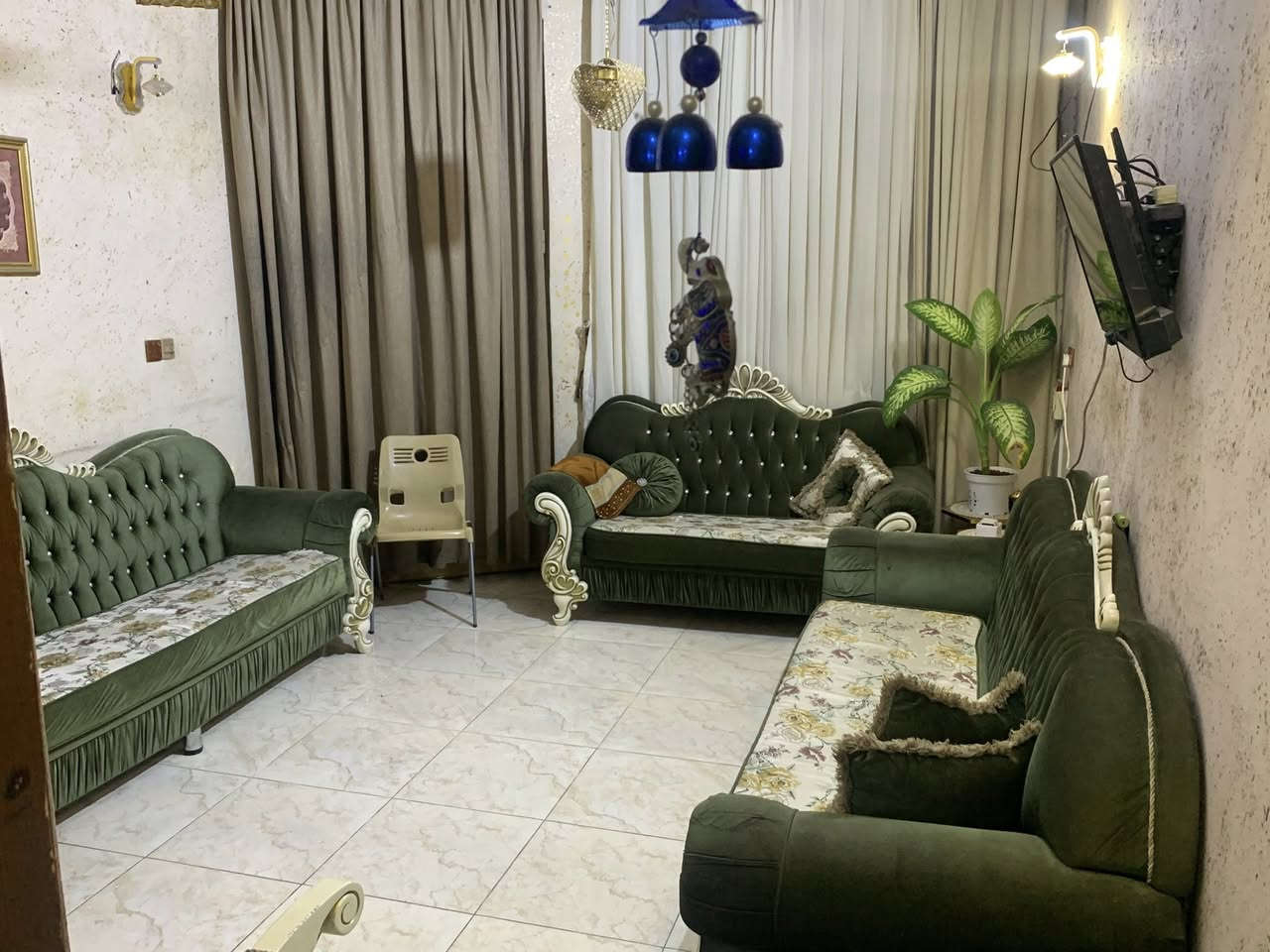 السلام عليكم 
بيت للبيع مساحه 100م 
طابو صرف حجه يحتوي استقبال وصاله ومطبخ وغرف نوم اثنين طابقين 
العنوان ديالى بعقوبه حي العمال مربع المدارس فول خدمات السعر راسل خاص الرقم ‭0770 294 6251‬
