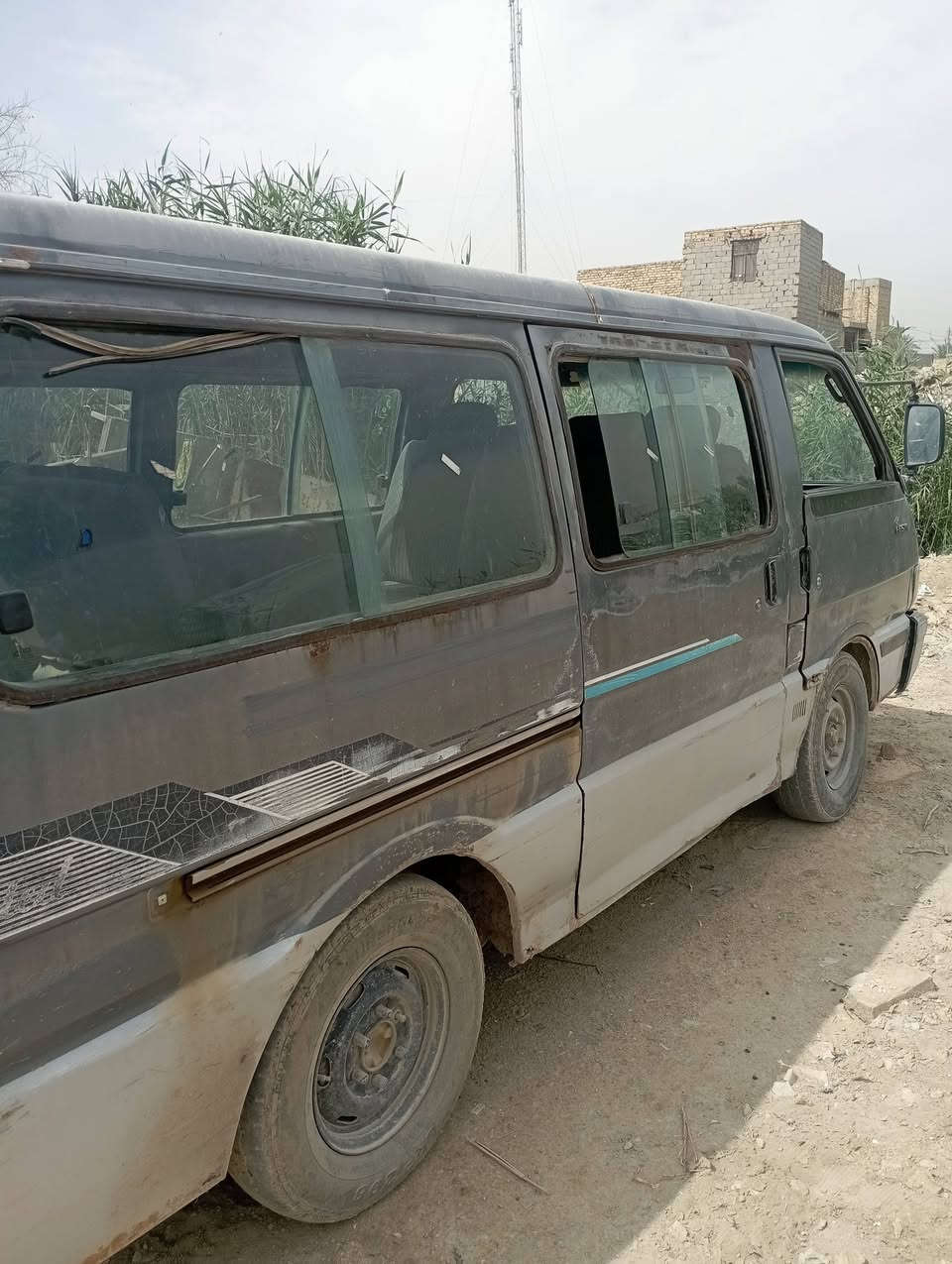 السلام عليكم كيا بستا للبيع الكشر بلادي مكينه بيهه نغخ كيرأكسل مكفول باتري جديد داينمو جديد سلف جديدمشط جديد بور جديد لايت زنون ترايك للبصره رقم بابل السعر ١٢ وبيهه مجال***********
