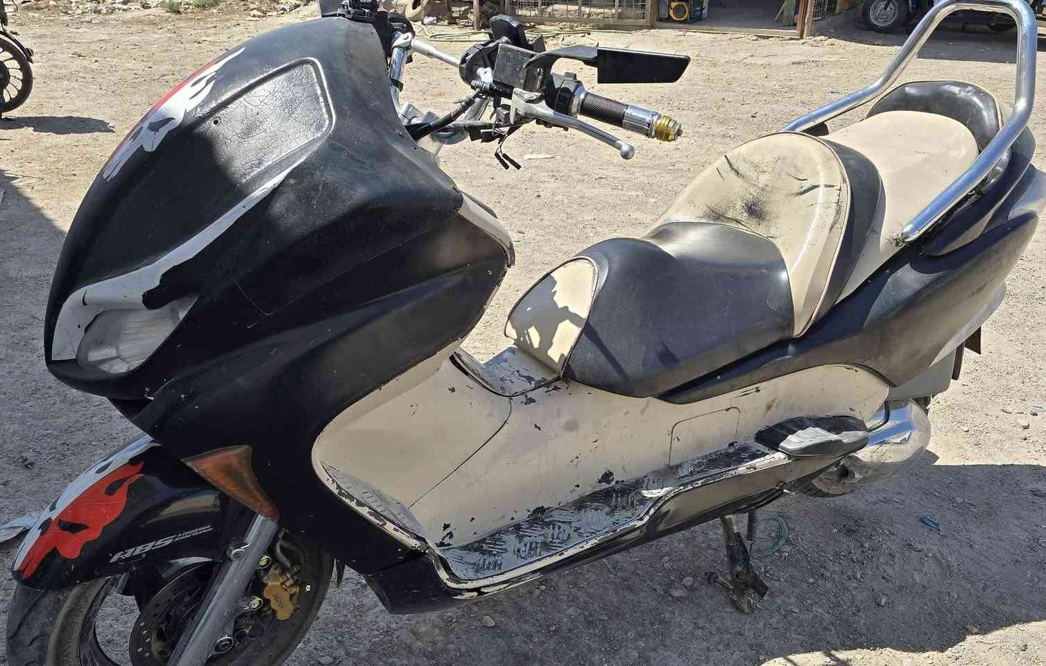 فورزه 09 عميه بلادي
اكو صور مزوره بيها موجود تزويد بس اشدهن اكو صور بدون تزويد 

مسجل ومنضومه زنون كهربائيات كلشي شغال 

مكان الكوت 

السعر ب800


**إذا كنت صاحب هذا الإعلان وتريد حذفه لأي سبب، رجاءا أرسل رسالة إلى الدعم الفني**