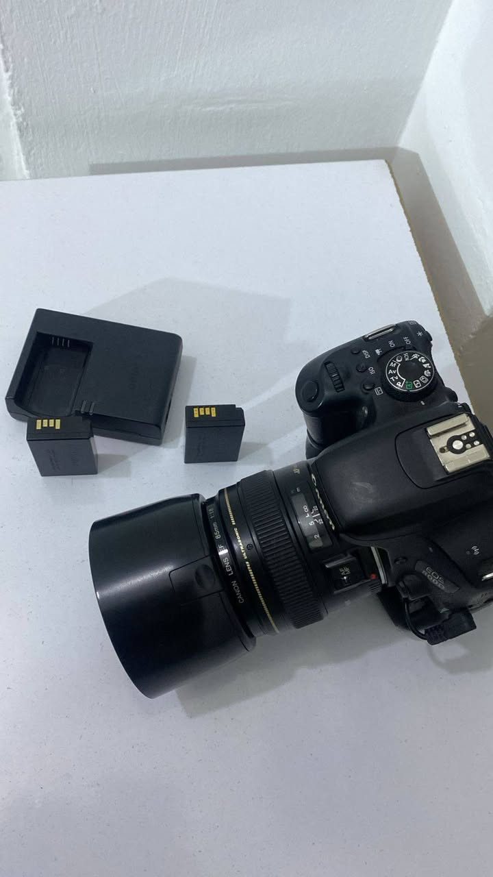 كانون D800 للبيع مع عدسه ٨٥ملم رنك ذهبي
فتحه 1.8وكرب وثلاث بطاريات السعر 600وبيها مجال بغداد


**إذا كنت صاحب هذا الإعلان وتريد حذفه لأي سبب، رجاءا أرسل رسالة إلى الدعم الفني**