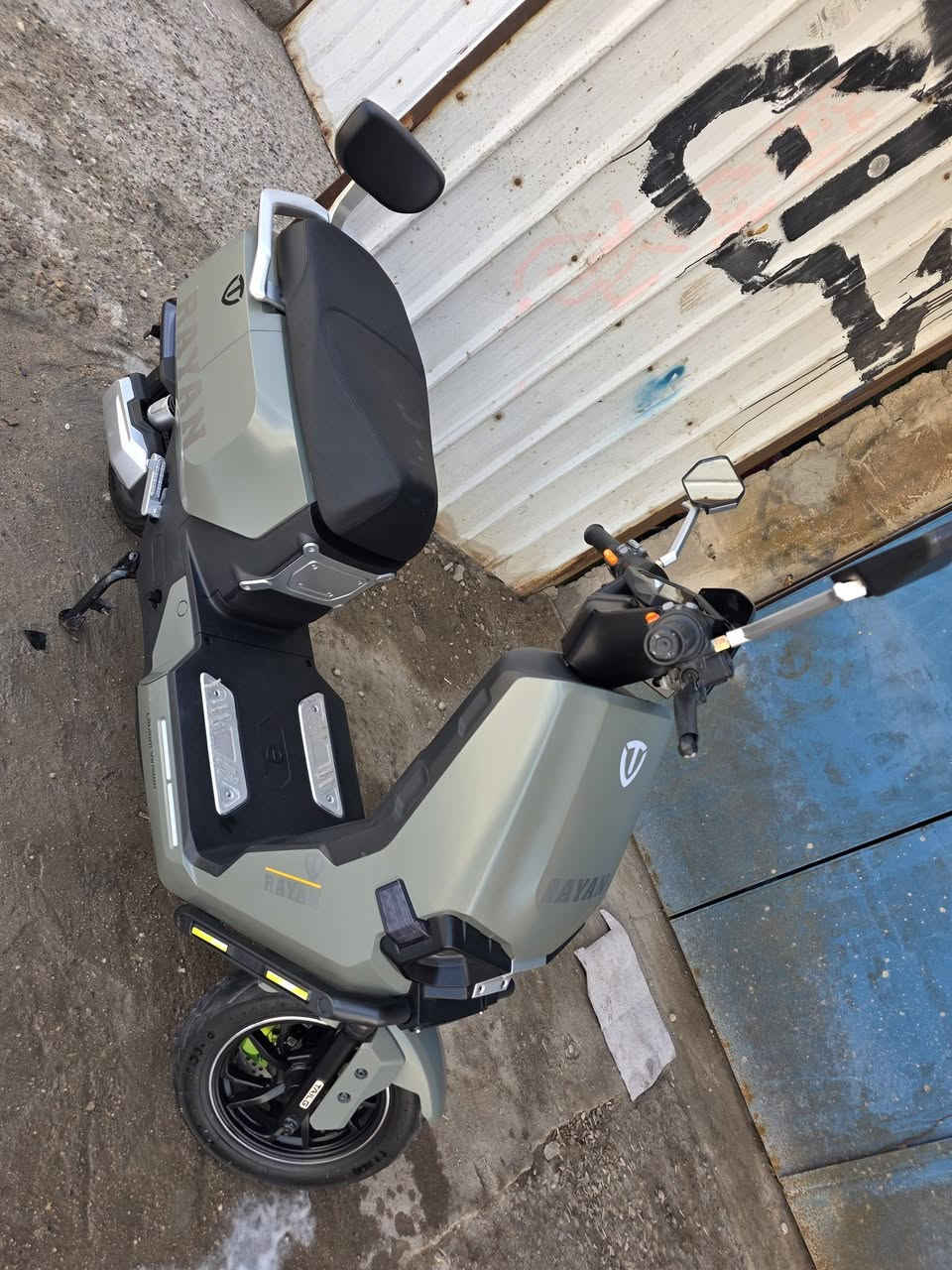 للمراوس فففففففقط بدراجه اضخم 
دراجه ريان وحش الكون بطاريه ليثيوم 
الدراجه جديده كلش مكفوله حته من الشخط 
وشرط البطاريه 
الدراجه بصمه مع بصمات 2 
الدراجه للمراوس فقط 
ويفضل بدراجه اضخم 
متواجد وات ساب 
عنواني بصره ابو الخصيب***********
