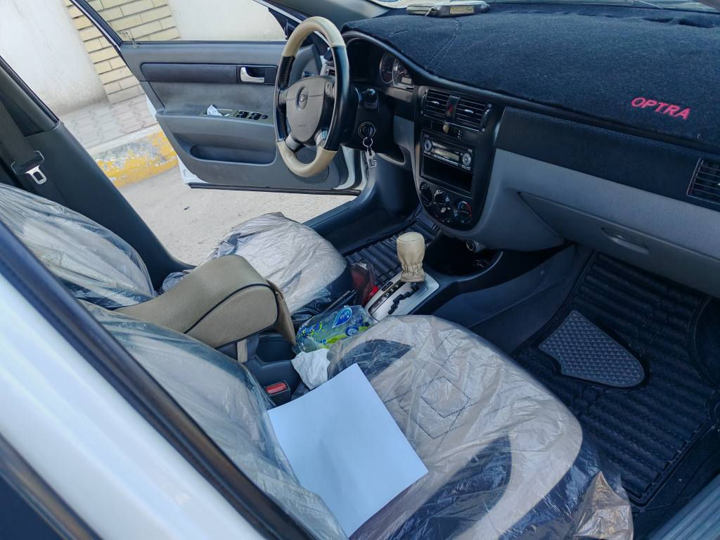 سلام عليكم 
للبيع اوبترا موديل 2011 شركه العامه رقم بغداد بأسمي  سنويه لل  2029 تحويل ثاني يوم مشروع وطني تتحول بأي مكان اني حاضر 
سياره مابيهه اي ضربه او تبديل فقط رصعات بسيطه. 
محرك وكير خير من الله بدون تبخير وبدون  خربطه  الكير اوتماتيك ما عندي بي اي ملاحظات . 
تبريد شغال وكذلك التدفئه و الحماوه ثابته ابدا ما تصعد ومبدل منظومة ماء جديده. 
صدر الخلفي والصدر الامامي جيد تخم تاير جيد  4 ويل كب. 
ماشية 170 الف دائما اخلي دهن لكومولي الاخضر النباتي هايدروليك كير ايضا مبدل. 
داخلها نظيف والكهربائيات كلهه شغاله سيارة  كلش حلوه ومرتبه ونظيفة. 
الاضرار موضحة بالصور 
السعر المطلوب 88 ورقه وبي مجال بسيط للشراي العنوان بغداد  *********** بغداد, العراق
