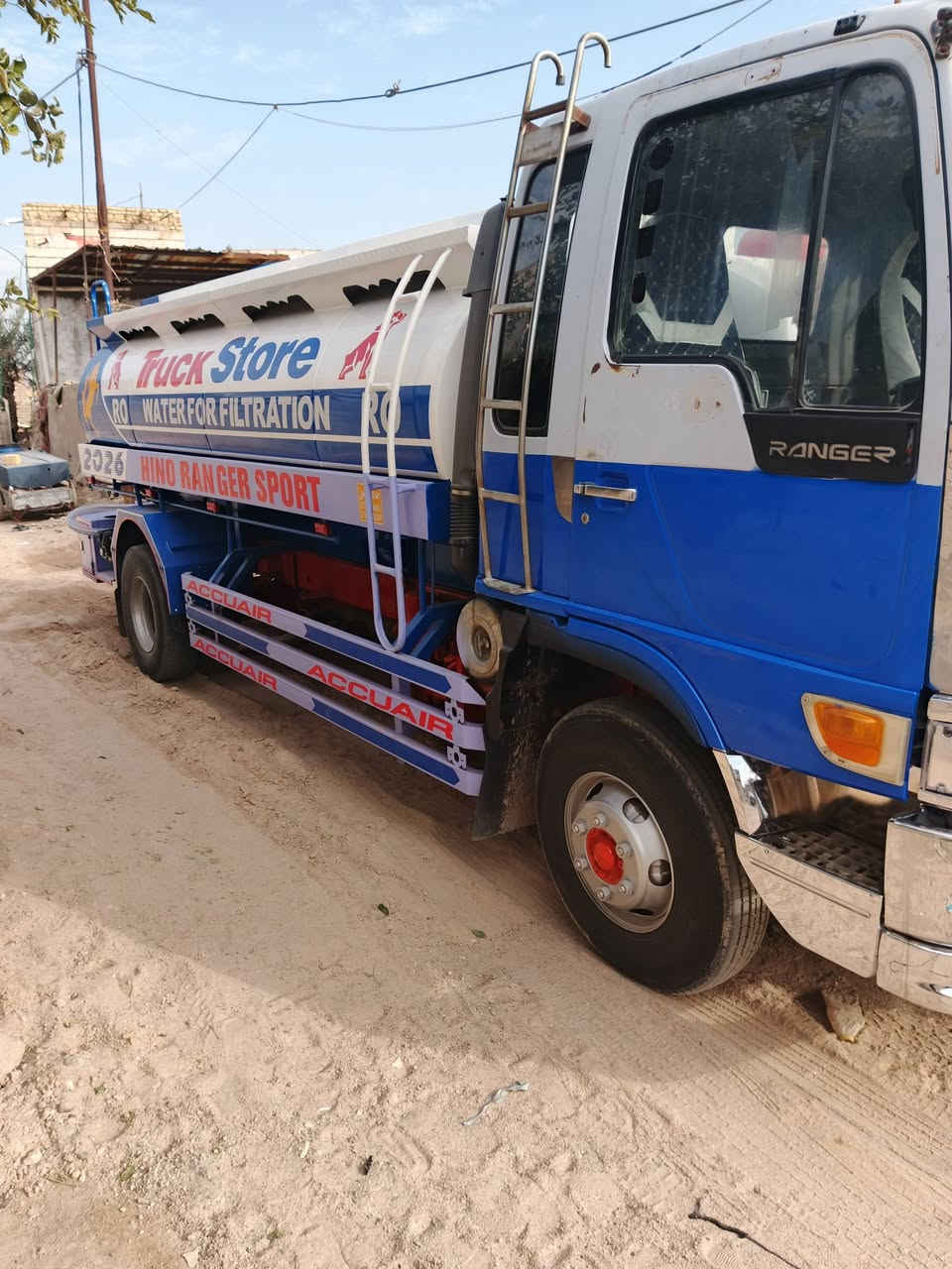 السلام عليكم سياره للبيع هينو رقم بصره انجليزي مكينه 70 سياره جاهزه للشغل العنوان البصره القرنه *********** ***********
