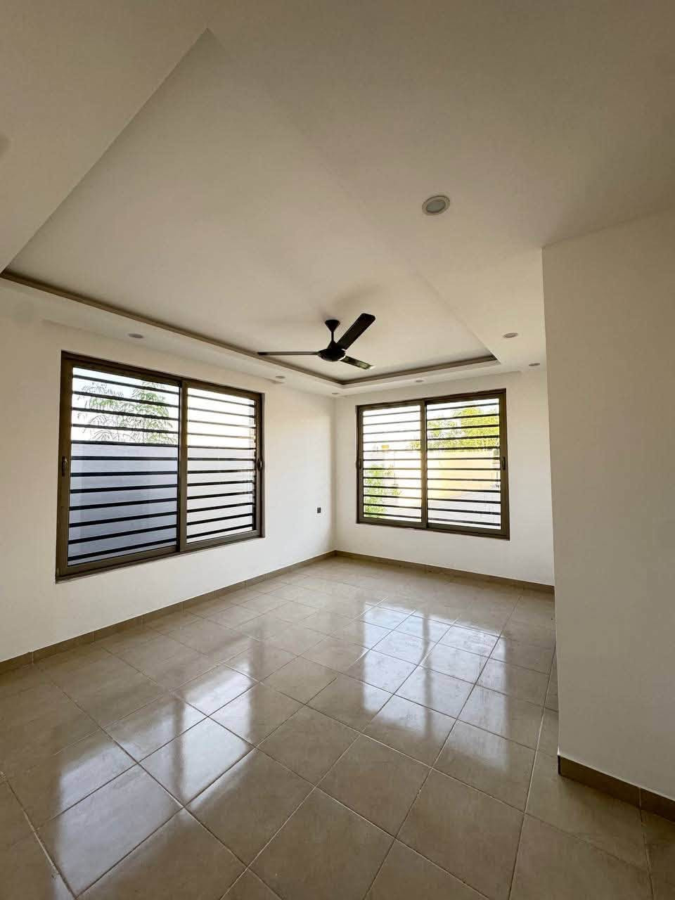 دار للبيع مجمع مدينتي السكني حي المهندسين 200م
***********📞
