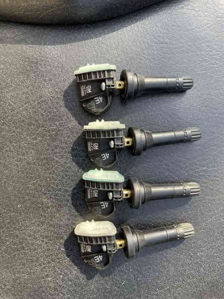 سلام عليكم حساسات تاير اصلية تاهو او جمسي   للبيع تردد433 مكاني بغداد  ***********.  سعرهن 125
