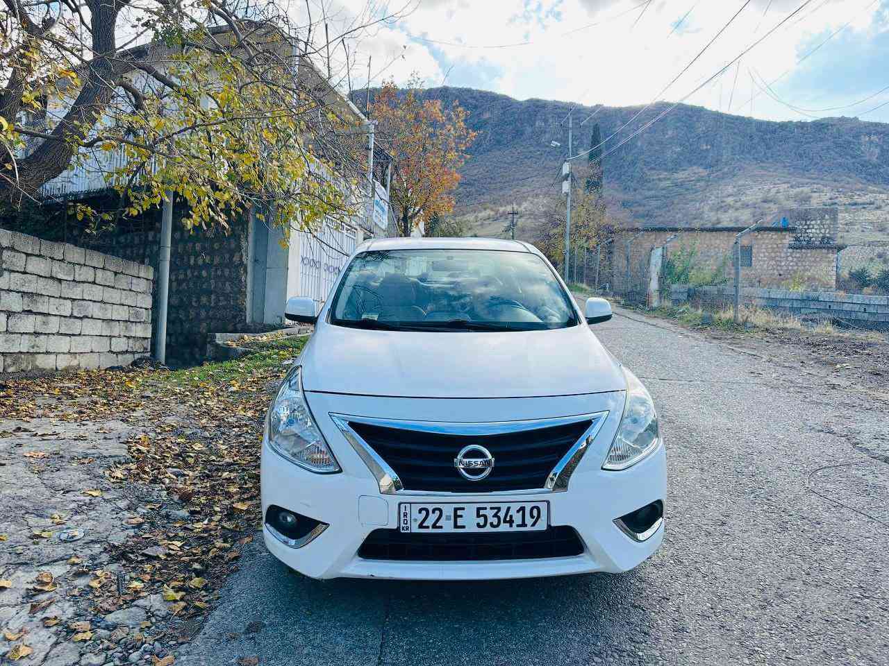 نيسان سني 2019   مواصفاتها (شاشا تحكم أستيرن حساس خلفي) ضرها (خفيف بس تعديل على بارد من جها سكن بدون دواخل بدون أيرباك ) 
سعرها(105) بيها مجال 
رقم *********** 
واتساب ***********
