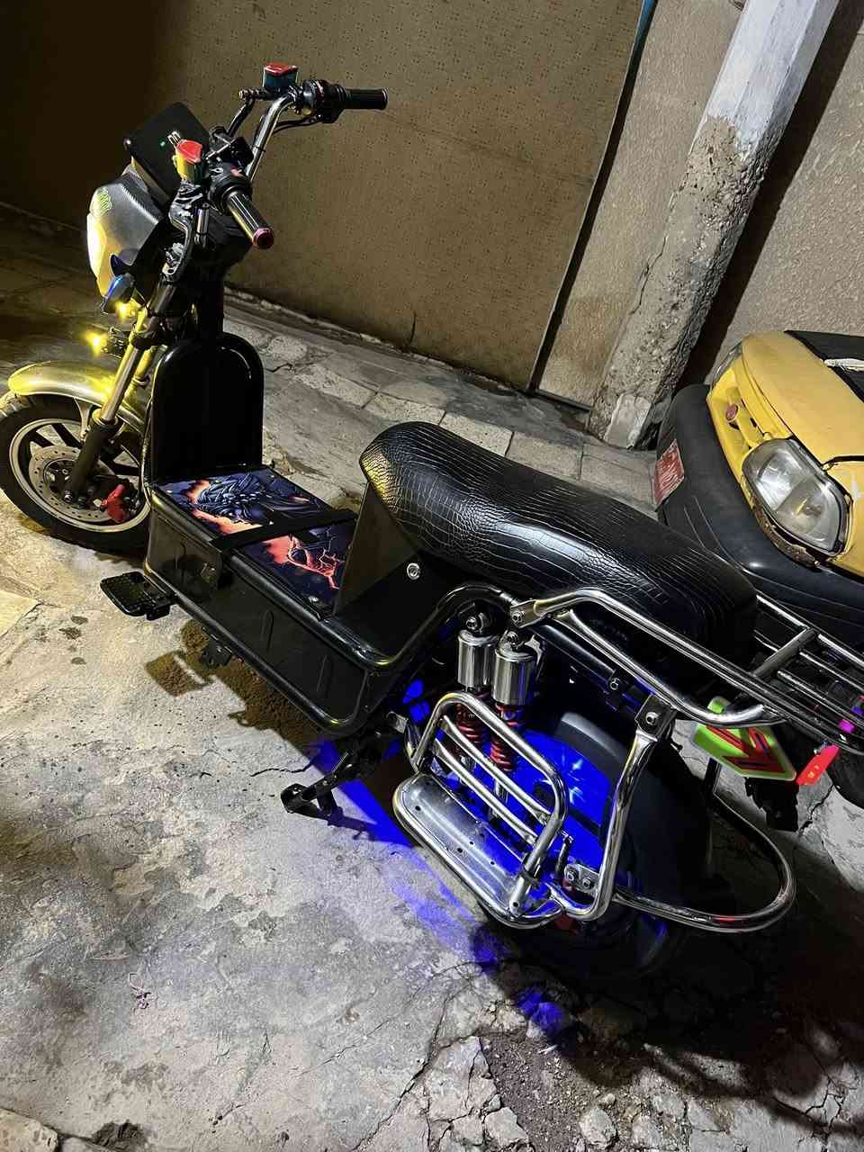 دراجه شحن جبلي للبيع
6 بطاريات كهربائيات كلها شغاله 
السرعه ٧٠ فما فوق كلش سريعه 
الداجه جدا نضيفه كل نقص مابيه 
السعر 600  وبيها مجال بسيط 
***********
