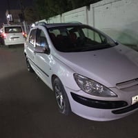 بيجو فرنسي ٢٠٠٥ سيارة مثل ما موضح بل صور كير ومكينة مكفولات السيارة خي...