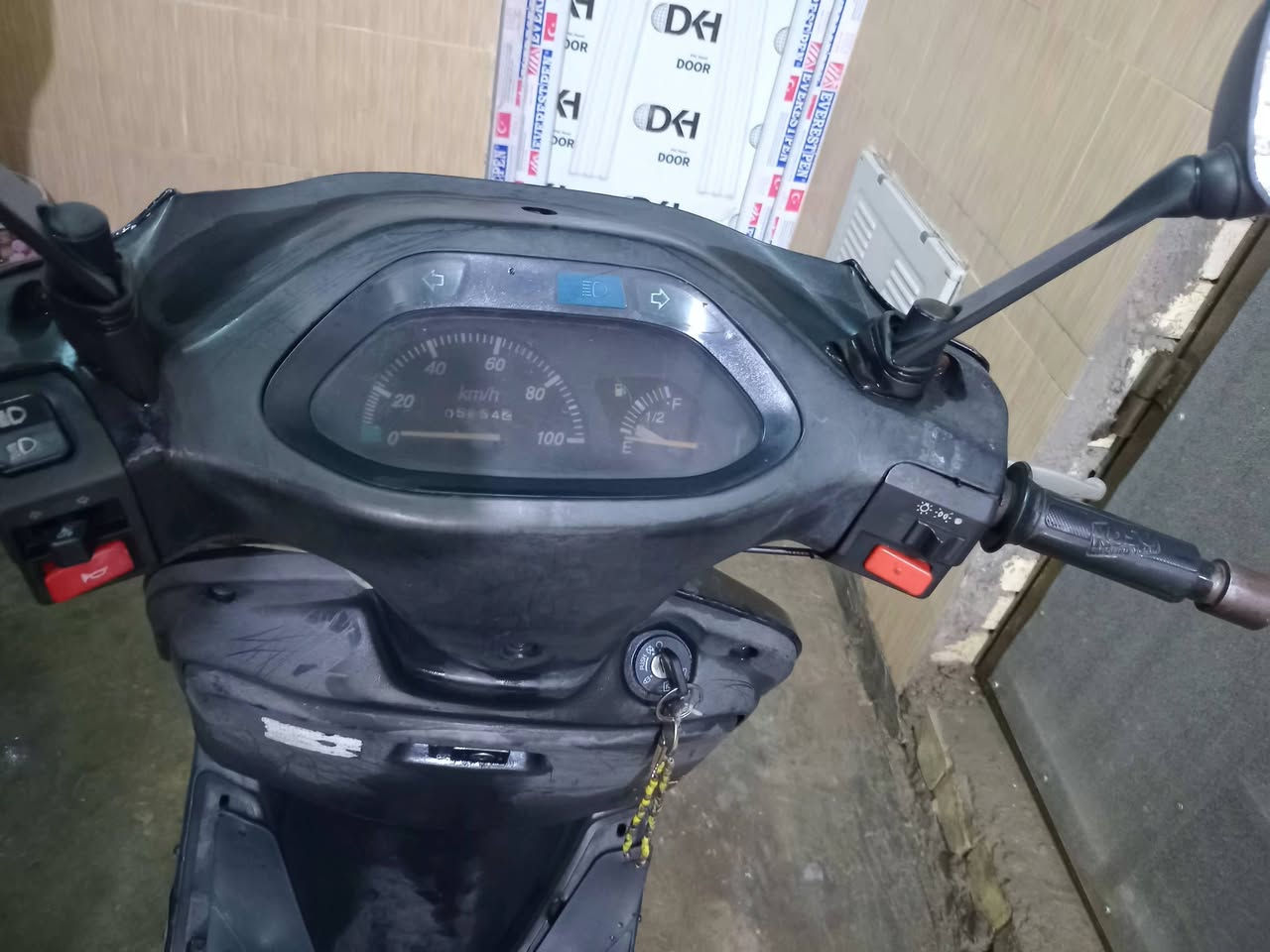 ياماها فضائي فراشة سرعه ١٠٠ ياباني اصلي كفاله عامه من كلشي دراجه برغي ما مفتوح بية وكله بلادية وكله شغاله اي نقص مابية  صاله ٦اشهر نزلته رنبة على ايدي محرك مكفول اوراق كامله السعر قفل ٥٥٠ مكاني مدينه الصدر ***********
