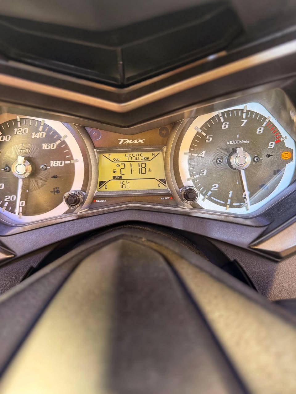 السلام عليكم للبيع  تي ماكس 2017 دراجة جديدة ومناقصهة شي مكفولة كفالة عامة  عليهة كت كامل تزويد اصلي سعرهة ب 65$ ماشية 45 للستفسار ***********
