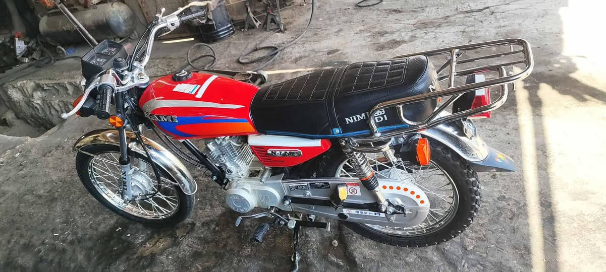 سلام عليكم شباب دراجه نامه للبيع موديل 2025محرك مكفول شرط برغي مامفتوح بيهة كهربائيات كله شغاله السعر 775الف وبيهة مجال قليل مكاني الرميثه سيطرة العارضيات رقمي ***********
