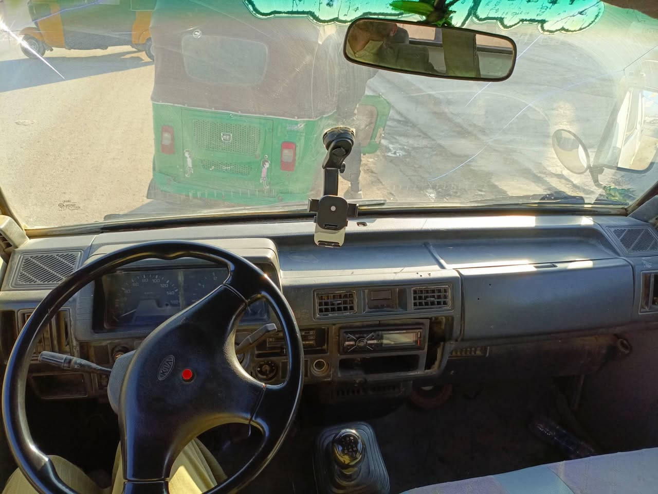 سلام عليكم. كيا حمل 93  سته جنكال مكينه حاويه صدر جديد كير اكسل شاصي كفاله  رقم بغداد سنويه جديدة السعر45 العنوان بغداد حسينيه المعامل للاتصال***********
