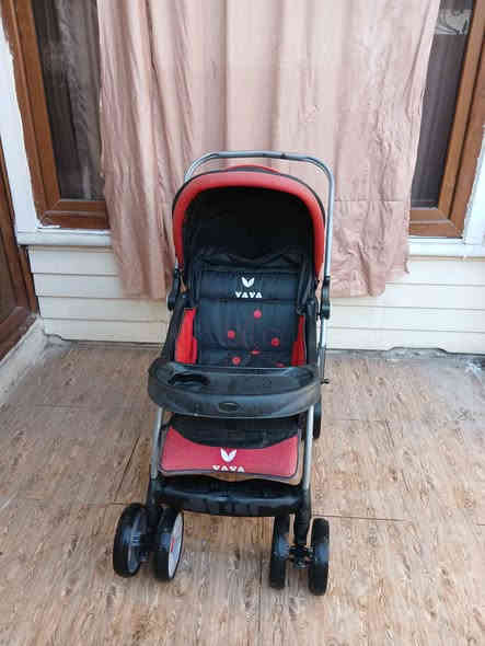 عارەبانەی مناڵ ئەوروپی  مارکە VAVAحەجم گەورە و تایەگەورە ،دەسکەکەی یەتەپێشەوە ڕوت لەمناڵەکەت بێت ، پاڵ ئەخرێ بۆ خەوتن لەتازەلەدایک بوەوەبۆی ئەبێ تا 50 کیلۆ زیاتریش هەڵەگرێت ، قایشی بەستنەوەی چوارلای هەیە ،ژێرێکی گەورەی پێوەیە،بچوک ئەکرێتەوە بۆناوسەیارە ، تایەوئیشۆپ و شتی هەموی مەزبوتە خاوەنەکەی 140  پێداوە سعری ئێستای گونجاوە و قفڵی 55 هەزارە  
سلێمانی ، گەیاندن هەیە*********** السليمانية
