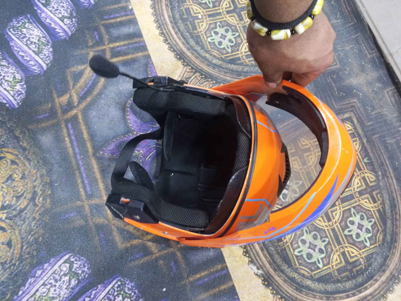 سلام عليكم شباب لبيع ما صلي هواي من مشتره بيه ميك وسمعه داخليه بلاتوت هذه رقمي ***********
