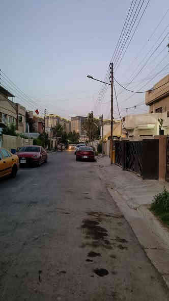 حي الجهاد مربع الطائي المساحة 200 متر صالة وحولي كبير وغرفة نوم وصحيات عدد2 وكراج وحديقة ومطبخ 
الطابق الثاني 4غرفة نوم وحمام وبيتونة وسطح بي غرفة سندويچ كبيرة***********
