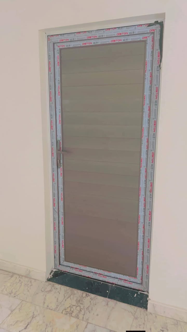 يوجد لدينا كافت انواع ألألمنيوم والأبواب التركيه والمحجرات بأنسب الأسعار العليك تتصل نجيك الباب البيت وتوصيل والشد والنقل علينه حي نهاوند شارع البطاقه الوطنيه الجديده رقم التلفون ***********
