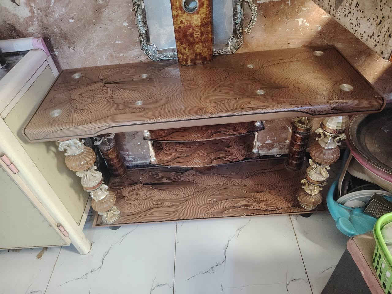 ميز بلازما للبيع نظيف عنوان زعفرانيه يم معمل الغاز رقم *********** او خاص
