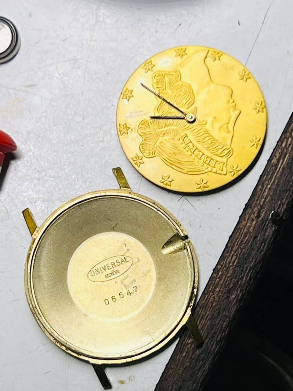 ساعة رجالية من الذهب  عيار 18 قيراطًا من يونيفرسال جنيف كوين، قطرها 34 مم، مينا ذهبي، تعمل بنظام التعبئة اليدوية 
مزاد ليومين


**إذا كنت صاحب هذا الإعلان وتريد حذفه لأي سبب، رجاءا أرسل رسالة إلى الدعم الفني**