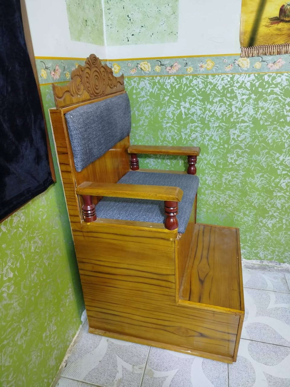 السلام عليكم منبر للبيع سعره ب٢٧٥ الف 
طبله وسطيه سعره ب٦٠ الف 
نضيفات للستفسار اتصل ***********
