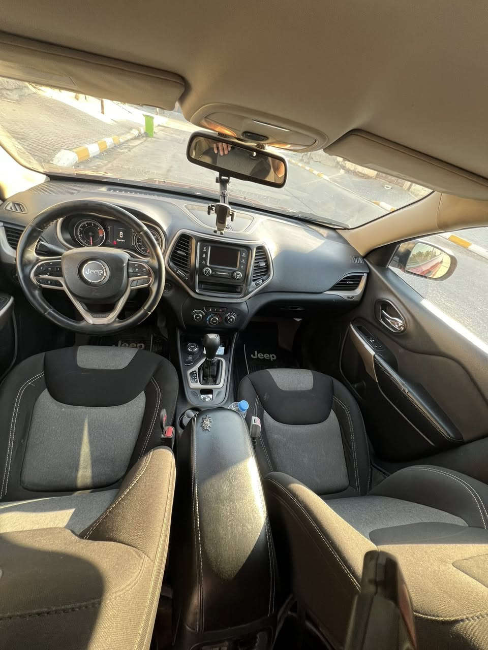 سلام عليكم 

جيب بزون 2017
ضررها قبق صندوك فقط 
رقم واسط تحويل مباشر 
سياره جاهزه من كلشي 
سعر سياره 108$ 
مكان سياره واسط صويره 
للستفسار ***********
