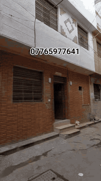 سلام عليكم عندي بيت للبيع في كربلاء المقدسه
٥٠م طابقين خلف مقام جعفر الصادق 
*********** .....
وايظآ عندي شقق للاجار
