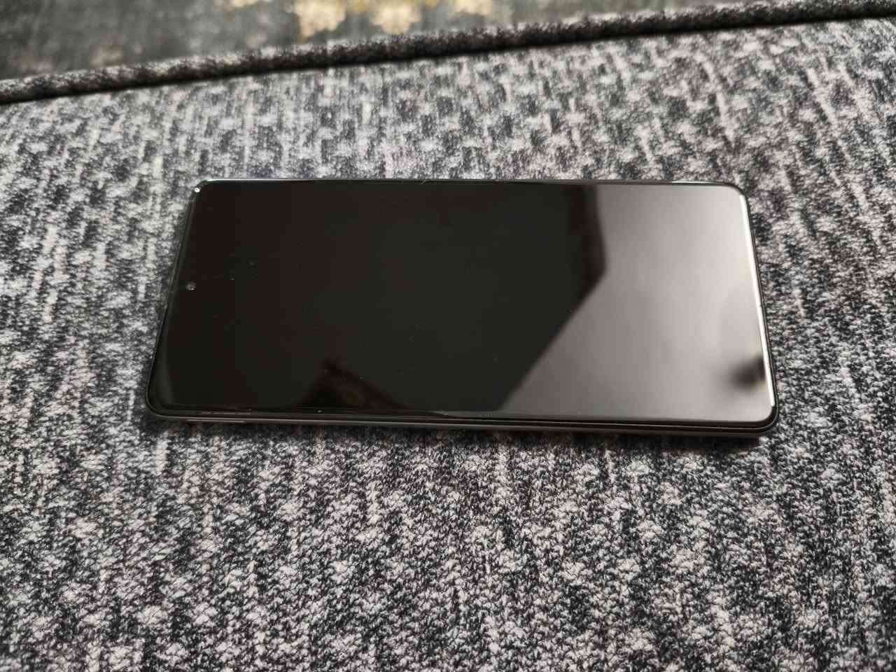 موبايل a71 جهاز نضيف ذاكره ١٢٨ شغال وعل فحص كلشي ما بي مكاني زعفرانيه دور الصحه الثانيه ***********
