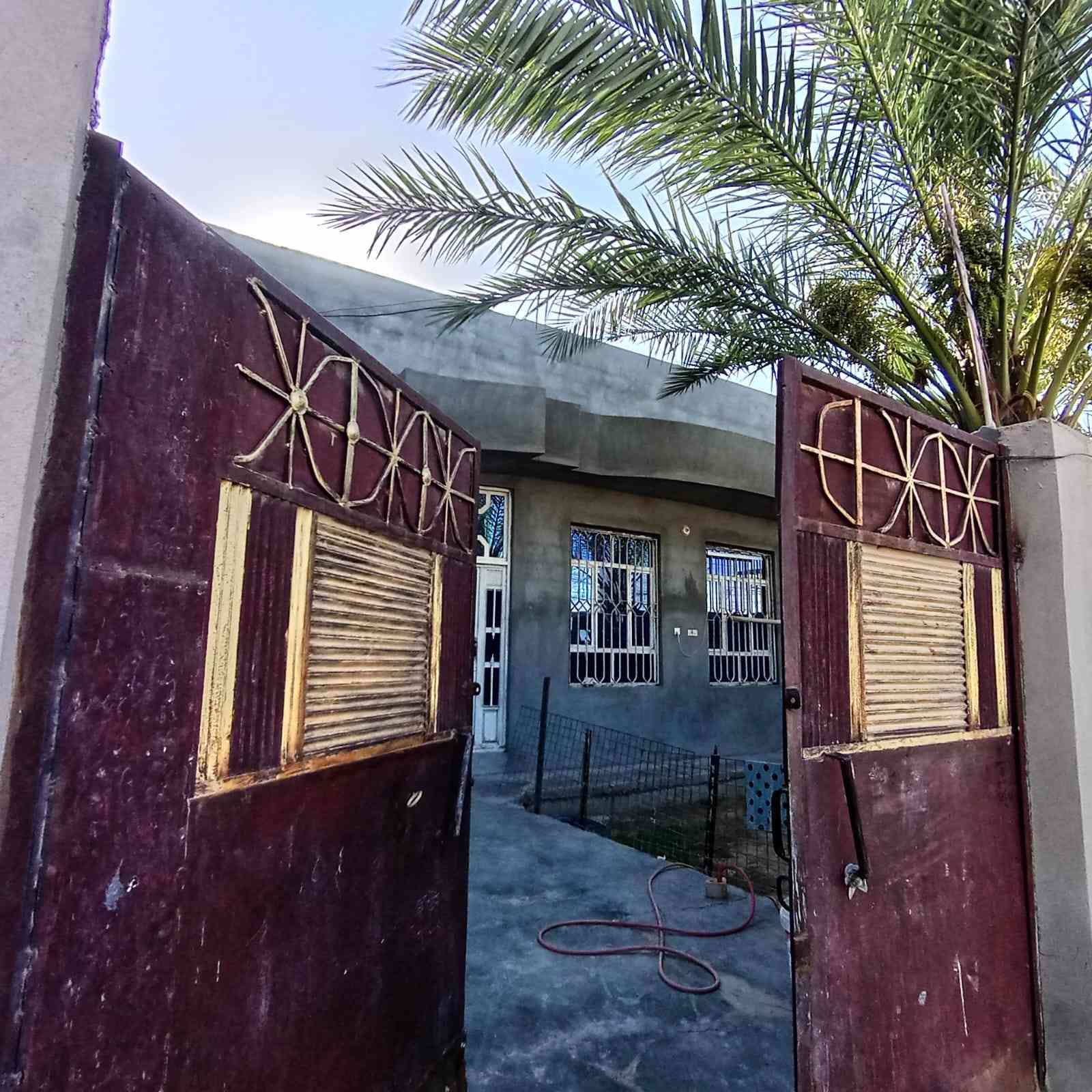 دار للبيع مساحة ٢٥٠ متر السعر ١١٠ مليون  الفلوجة حي الشهداء خلف مسجد تاج الوقار نافذ ع شارع التوزيع (شارع اربعين) غرفتين +صاله + ديوانيه + مطبخ + حمام حديقه مناور ٢ وممشه
رقم الهاتف***********
