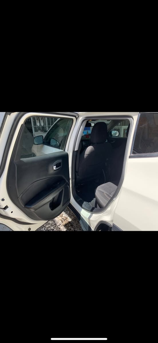 جيب كونباس لبيع فقط
٢٠١٧ فول موصفات سياره مكفوله كفاله عامه من اي شي 
وارد امريكي مبدل بيها دعاميه و شباج فقط ارباكات اثنين طاكات ستيرن و دشبول سياره محرك بلادي ممفتوح ابد دسكات شركه ماشيه ٤٦ الف سياره ممتعوبه 
رقم بغداد حساس داير بصمه دشغيل عن بعد مكان 📍السياره بغداد ابو غريب 
الاستفسار رقم هاذه ***********
السعر 130 وبيها مجال
