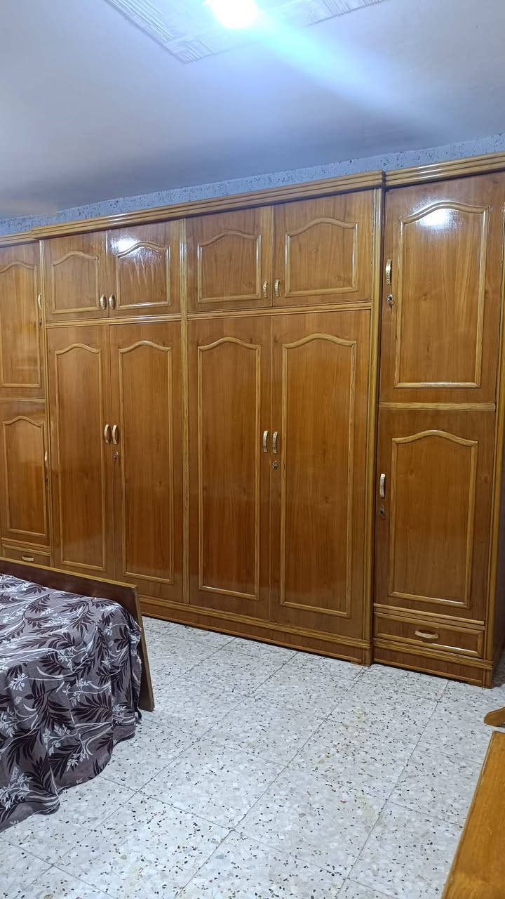 غرفه تسكام صاج داخل وخارج ام السته طابقين ظهر جرجوبه نظيفة كلش سقف وقاعده بلوك مكاني محاويل للاتصال ع الرقم ***********
