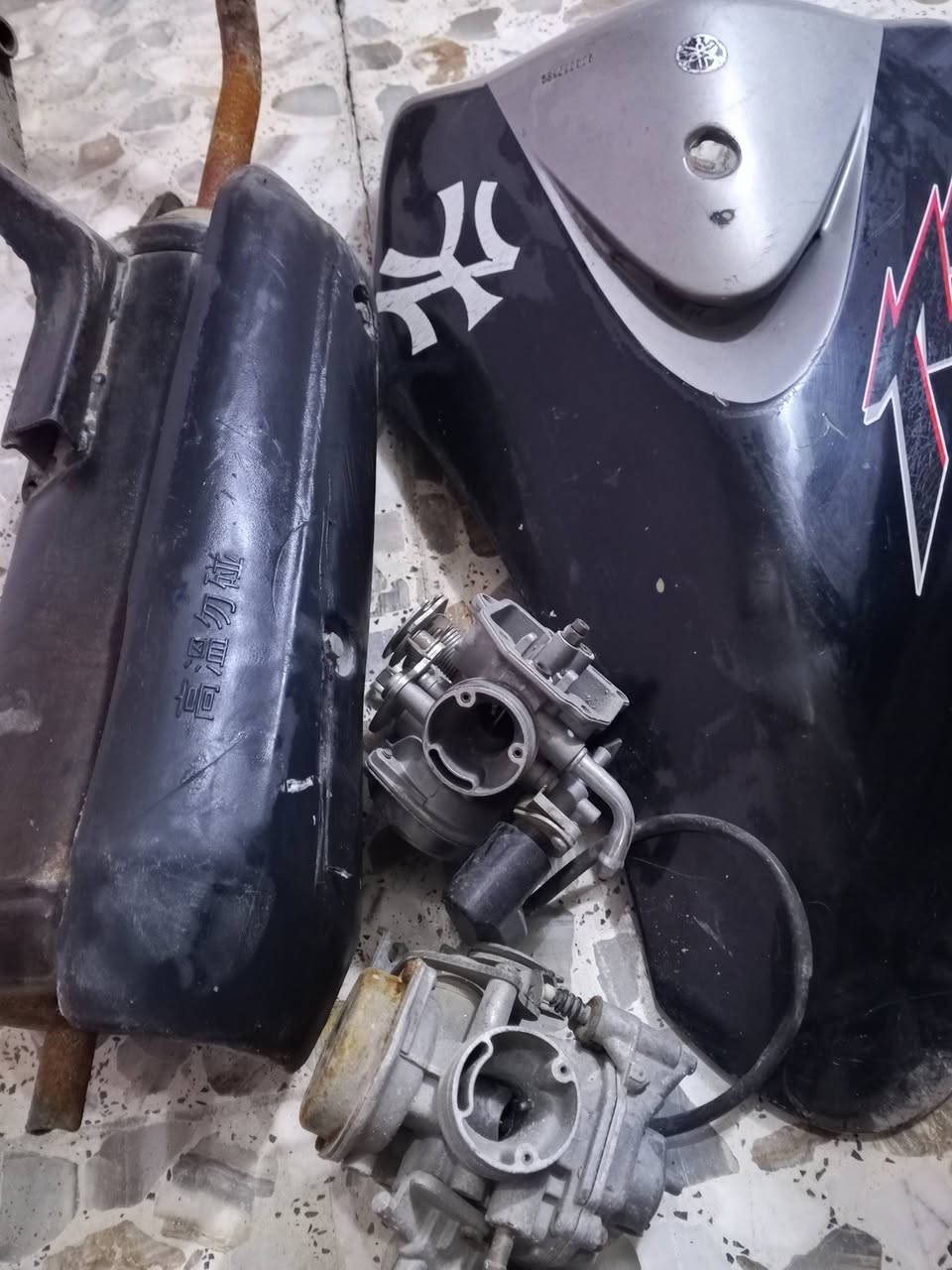 سلام عليكم صالنصه ماكس كاتم 
كابريتر ثنين بلاديات واحد مابي قبق والثاني كامل يرادلهن بس تنضيف ___ الكابريتر الواحد عله 10 والكفر ب5 والصالنصه ب20 مكاني حي اور ***********
