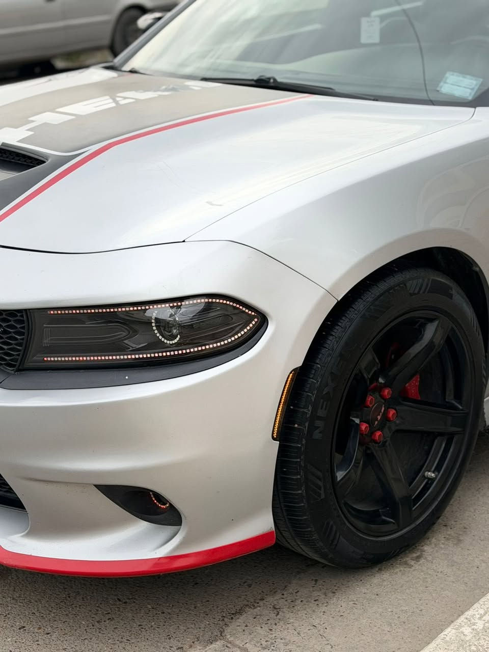 سلام عليكم ، مكلف بالنشر الرقم متواجد واتساب 

حبايب جارجر دايتونا 5700  بلادي 
بغراض SRT كلها 
1- فجوج برمبو 
2- اكسل قفل 3.09
3- دبلات اصفر 
4- حدادية كامله SRT
5- اكزوز SRT

مواصفات السياره : فول 1/1 
فتحه سلايد ، رادار امامي 
غرفه دايتونا مختمه 
شوته دايتونا مفتوحه بلاد 

عليها اظافات :
مازدات لد اوركل متغير 
اويل كاج كان 
تفريغ + برمجه 
دواخل كله كاربون فايبر 
ويل نجمه ،

الحادث : بسيط سونار مرفق بالمنشور 
بابين جهه اليمنى مبدل + صبغ 
بجم كبس كبس 

رقم السيارة : بغداد باسمي تحويل مباشر 

السعر 203 مجال بسيط 
حبايب السياره كلها SRT بس مكينه 5.7 
لا تقارنوها بالمهجوم السياره فول 1/1 وحادث بسيط 

اي استفسار : متواجد واتساب 
‏‭***********
