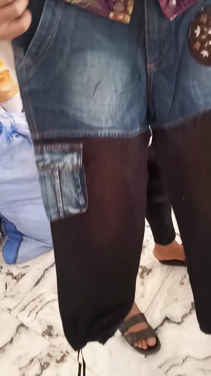 السلام عليكم شباب توفر بنطرون نسائي رجالي مشكل سعر جوه جملته سعر القطعه الفين ونص اقل طلب للبيع درزنين للحجز خاص او وات ساب ***********
