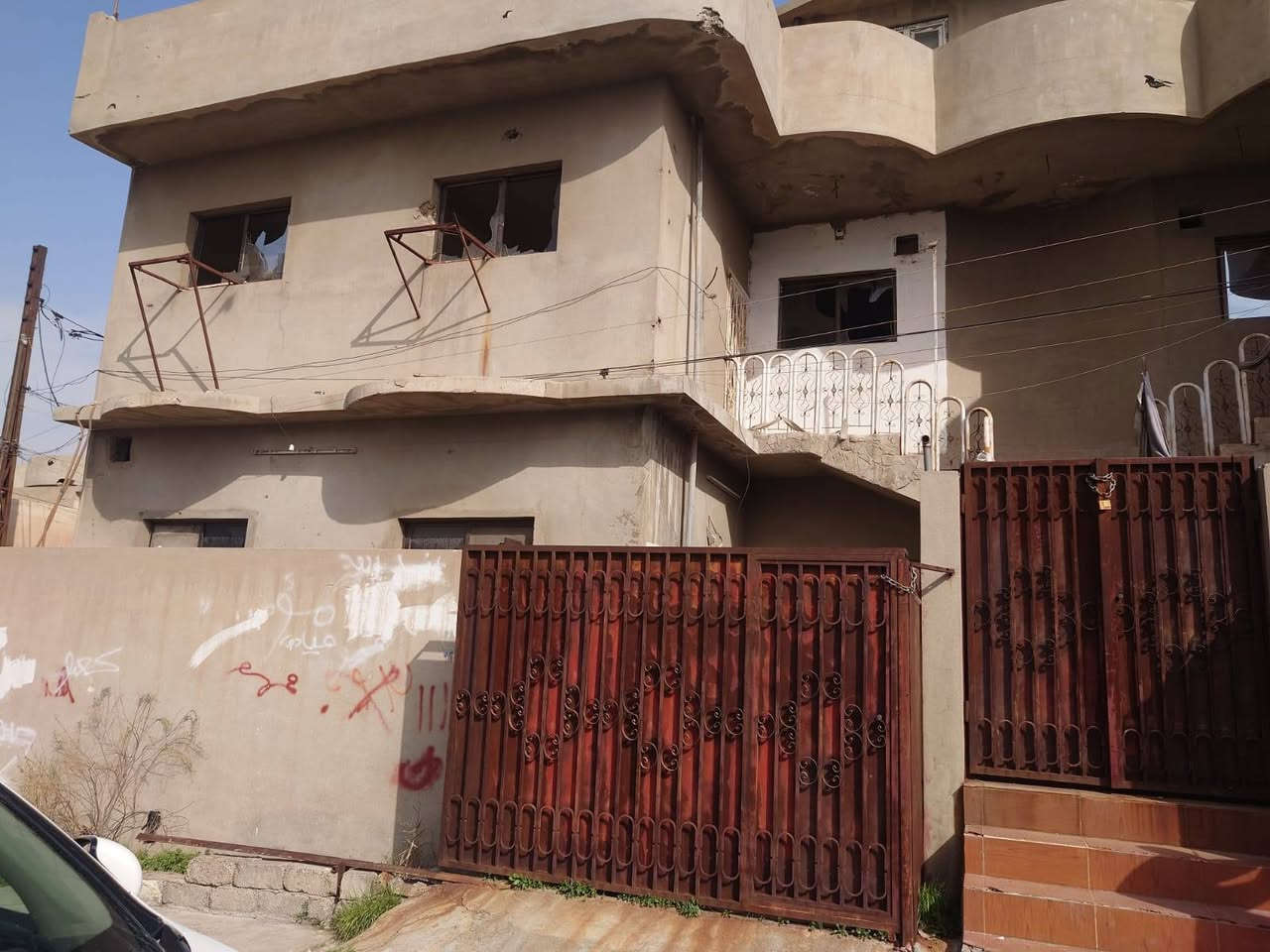 ⚜️عروض ( العصر الذهبي لتجارة العقارات والمقاولات )⚜️
____________________________________________________
🏠♦️ دار للبيع في حي الاعلام  ركن بناء 2012 مكون من اربع شقق على مساحة 150 متر كل شقة 75 متر وكل شقة 2 غرفة نوم وصالة ومطبخ وصحيات دار خلفي مساحة 150 متر واجهة 7 ونص طابقين  الطابق 1 (2غرفة نوم وهول واستقبال ومطبخ وصحيات)  طابق 2 (3 غرفة نوم وهول وصحيات ) للاستثمار 
___________________________________________________

📌التفاصيل

♦️مساحة (300 متر)

♦️واجهة ( 15 متر)
___________________________________________________
للاستفسار / مراجعة مكتب العصر الذهبي لتجارة العقارات والمقاولات أو الاتصال على الارقام التالية ⬇️

📱***********

📱***********

📱***********
____________________________________________________
🛑علما أن مكتبنا يحتوي على (👷مهندس استشاري للبناء والمقاولات/⚖️محامي مختص في ترويج وتعقيب المعاملات) لاتمام اعمالكم علي يد المختصين بها . 
____________________________________________________
⚜️موقع المكتب حي النور قرب اسواق عبد الحكيم.
