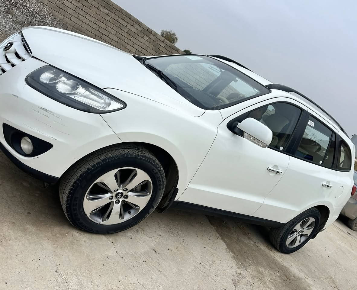 سلام عليكم ورحمة الله وبركاته سنتافي 2012 رقم اربيل دولي جديد وسنوية جديد صبغ قطعتين وكرت في طارف الجاملغ الخلفي فقط وشرط السيارة مواصفات 7 راكب وفتحة تبريد ثلاث قطع خلفي فول ما عدا البصمة السيارة جاهزة وحيل جديدة محرك 4شرط وكير وصدر كهربائيات كلها شرط السيارة جاهزة ونضيفة وسعر مناسب 137  للتواصل ***********
